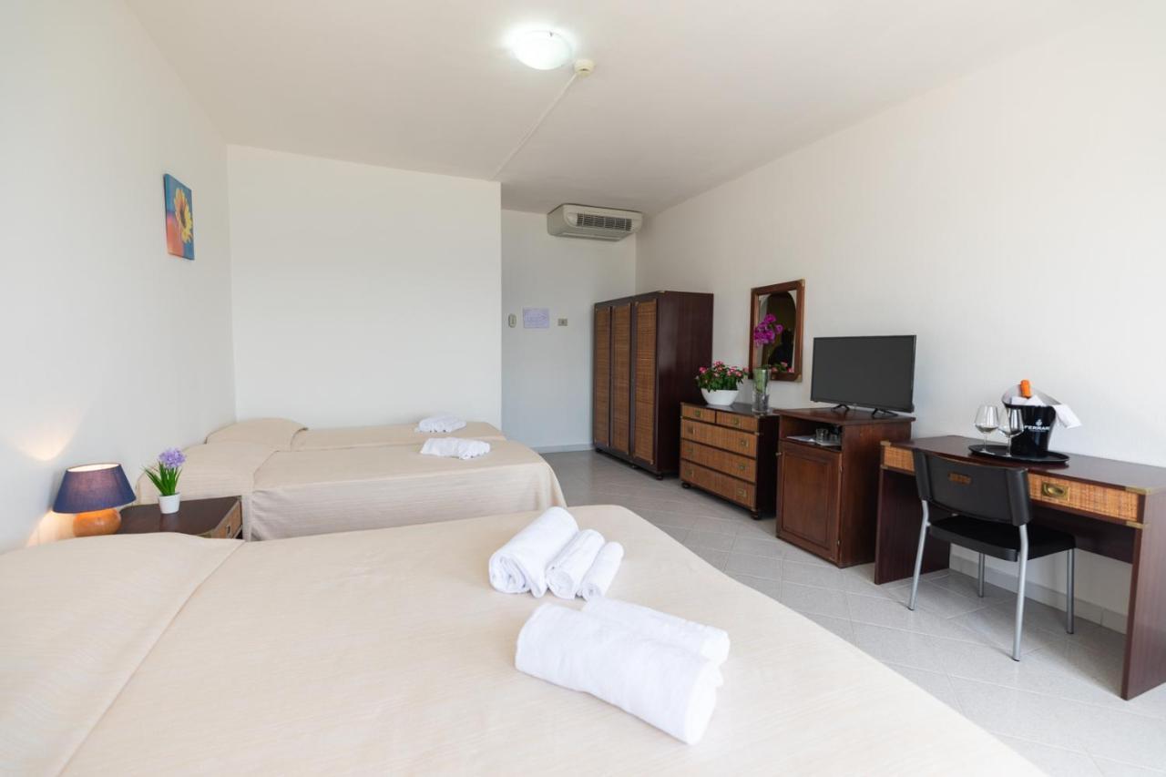 Hotel De Plam Όλμπια Εξωτερικό φωτογραφία