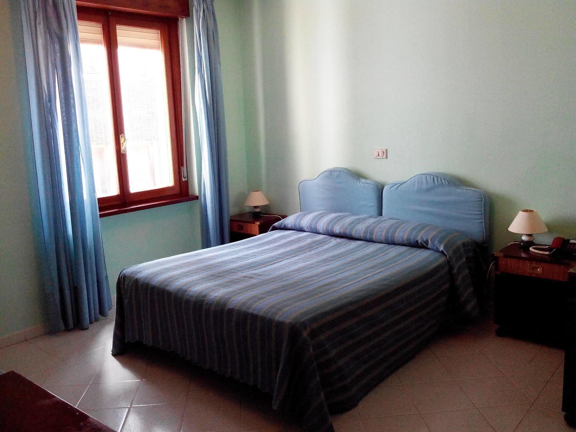 Hotel De Plam Όλμπια Εξωτερικό φωτογραφία